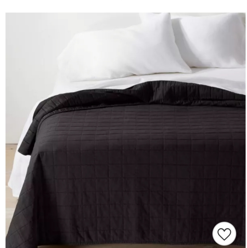 NWOT Casaluna heavyweight quilt